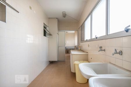 Apartamento para alugar com 222m², 4 quartos e 3 vagas Apartamento para alugar com 222m², 4 quartos e 3 vagasÁrea de serviço
