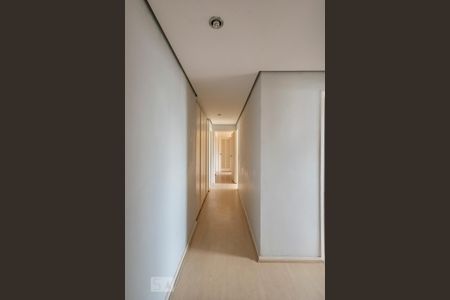 Apartamento para alugar com 222m², 4 quartos e 3 vagas Apartamento para alugar com 222m², 4 quartos e 3 vagasCorredor