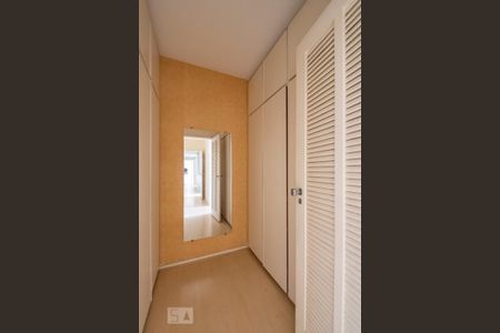 Apartamento para alugar com 222m², 4 quartos e 3 vagas Apartamento para alugar com 222m², 4 quartos e 3 vagasCloset da Suíte