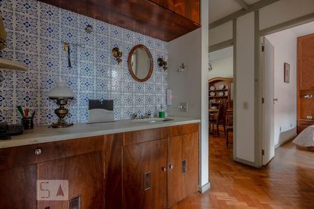 Casa à venda com 300m², 4 quartos e 2 vagas Casa à venda com 300m², 4 quartos e 2 vagasCorredor