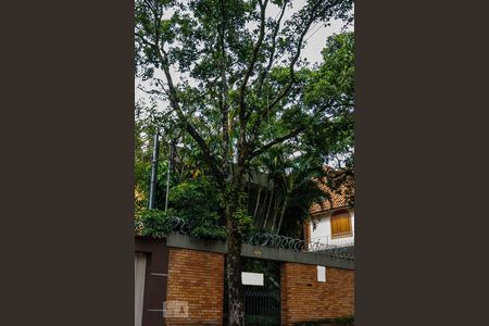 Casa à venda com 300m², 4 quartos e 2 vagas Casa à venda com 300m², 4 quartos e 2 vagasFachada Casa