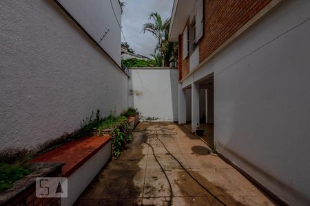 Casa à venda com 300m², 4 quartos e 2 vagas Casa à venda com 300m², 4 quartos e 2 vagasÁrea Externa
