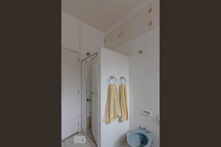 Casa à venda com 300m², 4 quartos e 2 vagas Casa à venda com 300m², 4 quartos e 2 vagasBanheiro Social