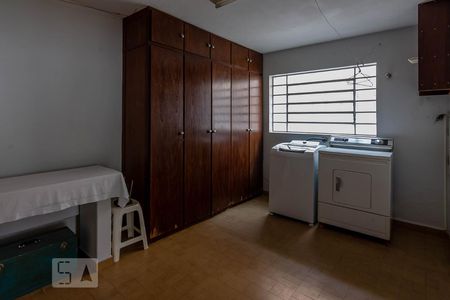 Casa à venda com 300m², 4 quartos e 2 vagas Casa à venda com 300m², 4 quartos e 2 vagasLavanderia