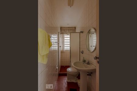 Casa à venda com 300m², 4 quartos e 2 vagas Casa à venda com 300m², 4 quartos e 2 vagasBanheiro Piso Inferior