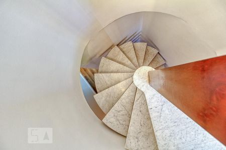 Apartamento para alugar com 82m², 1 quarto e 1 vagaEscada