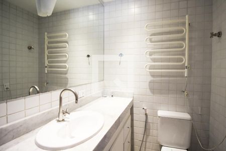 Banheiro da Suíte  de apartamento para alugar com 1 quarto, 82m² em Indianópolis, São Paulo