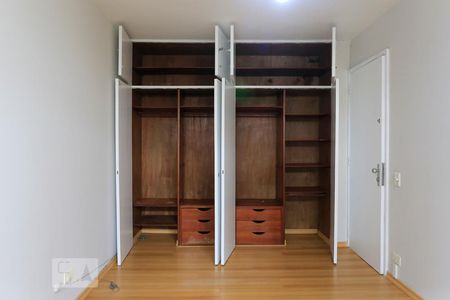 Apartamento à venda com 80m², 2 quartos e 1 vaga Apartamento à venda com 80m², 2 quartos e 1 vagaQuarto 2 Armários