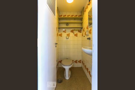 Apartamento à venda com 80m², 2 quartos e 1 vaga Apartamento à venda com 80m², 2 quartos e 1 vagaBanheiro de Serviço