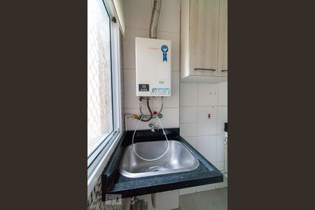 Apartamento à venda com 64m², 3 quartos e 1 vagaÁrea de serviço - aquecedor à gás e tanque