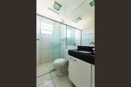 Banheiro de apartamento à venda com 2 quartos, 49m² em Parque Rural Fazenda Santa Cândida, Campinas