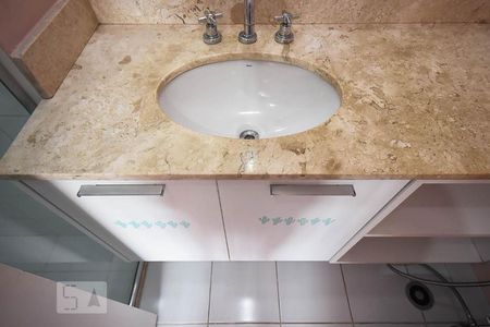 Apartamento para alugar com 124m², 2 quartos e 2 vagas Apartamento para alugar com 124m², 2 quartos e 2 vagasPia do banheiro da suíte