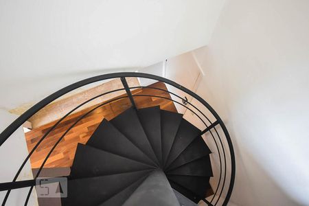 Apartamento para alugar com 124m², 2 quartos e 2 vagas Apartamento para alugar com 124m², 2 quartos e 2 vagasEscada