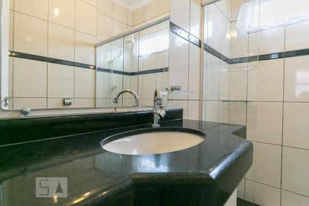 Banheiro de apartamento à venda com 2 quartos, 64m² em Vila Progresso, Campinas