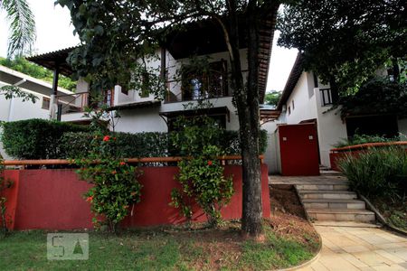 Casa de condomínio para alugar com 240m², 3 quartos e 3 vagasFachada da casa