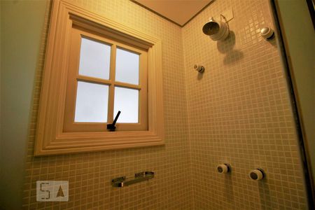 Casa de condomínio para alugar com 240m², 3 quartos e 3 vagasChuveiro