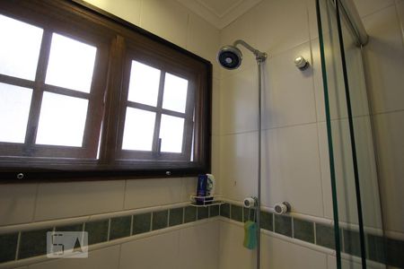 Casa de condomínio para alugar com 240m², 3 quartos e 3 vagasChuveiro