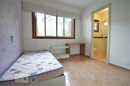 Casa de condomínio para alugar com 240m², 3 quartos e 3 vagasSuíte 1