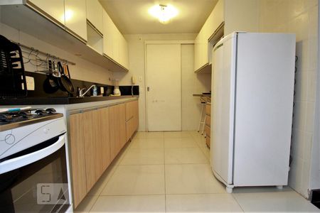 Casa de condomínio para alugar com 240m², 3 quartos e 3 vagasCozinha