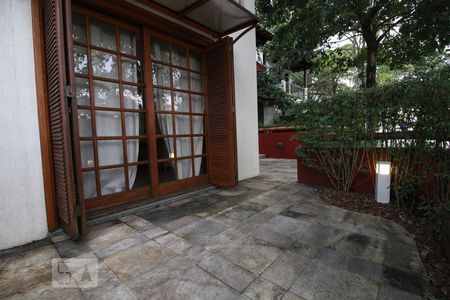 Varanda de casa de condomínio para alugar com 3 quartos, 240m² em Vila Tramontano, São Paulo