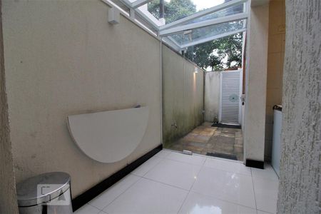 Casa de condomínio para alugar com 240m², 3 quartos e 3 vagasCozinha