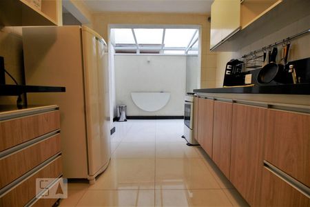 Casa de condomínio para alugar com 240m², 3 quartos e 3 vagasCozinha