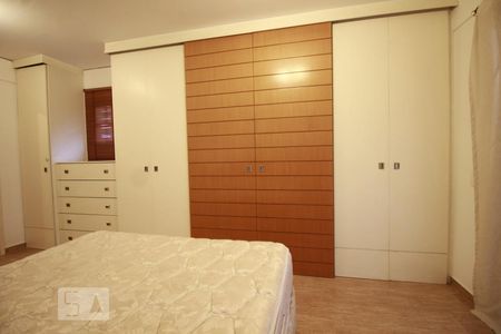 Casa de condomínio para alugar com 240m², 3 quartos e 3 vagasSuíte 3