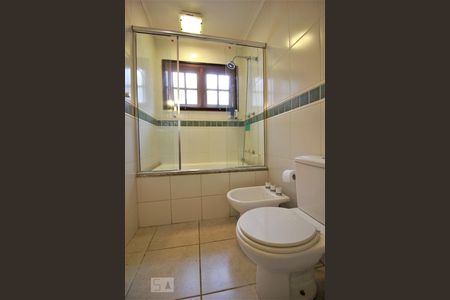 Casa de condomínio para alugar com 240m², 3 quartos e 3 vagasBanheiro da suíte 3