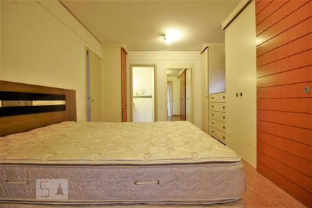 Casa de condomínio para alugar com 240m², 3 quartos e 3 vagasSuíte 3