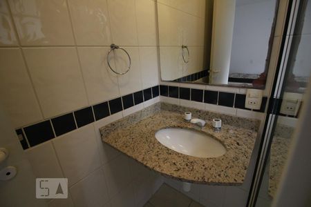 Casa de condomínio para alugar com 240m², 3 quartos e 3 vagasPia