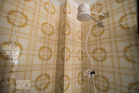 Banheiro de apartamento para alugar com 1 quarto, 48m² em Floresta, Porto Alegre