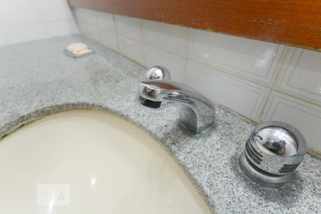 Apartamento para alugar com 76m², 2 quartos e 1 vagaBanheiro suíte torneira