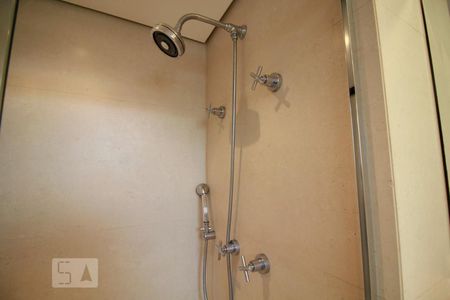 Apartamento à venda com 141m², 3 quartos e 2 vagasChuveiro