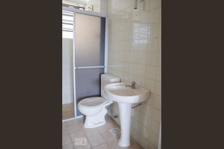 Banheiro de apartamento para alugar com 2 quartos, 54m² em Centro, São Leopoldo