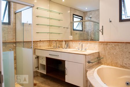Apartamento para alugar com 205m², 3 quartos e 3 vagas Apartamento para alugar com 205m², 3 quartos e 3 vagasBANHEIRO SUITE 3