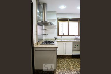 Apartamento para alugar com 205m², 3 quartos e 3 vagas Apartamento para alugar com 205m², 3 quartos e 3 vagasCOZINHA