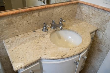 Apartamento para alugar com 205m², 3 quartos e 3 vagas Apartamento para alugar com 205m², 3 quartos e 3 vagasBANHEIRO SUITE 1