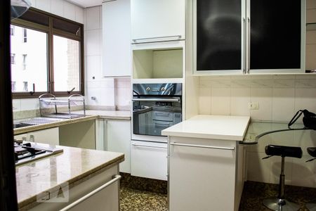 Apartamento para alugar com 205m², 3 quartos e 3 vagas Apartamento para alugar com 205m², 3 quartos e 3 vagasCOZINHA