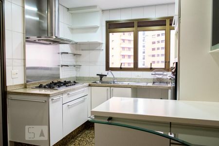 Apartamento para alugar com 205m², 3 quartos e 3 vagas Apartamento para alugar com 205m², 3 quartos e 3 vagasCOZINHA