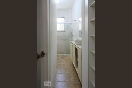 Apartamento à venda com 75m², 2 quartos e sem vaga Apartamento à venda com 75m², 2 quartos e sem vagaBanheiro da Suíte