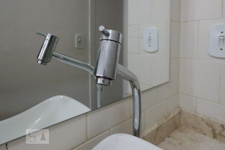 Apartamento à venda com 75m², 2 quartos e sem vaga Apartamento à venda com 75m², 2 quartos e sem vagaBanheiro da Suíte