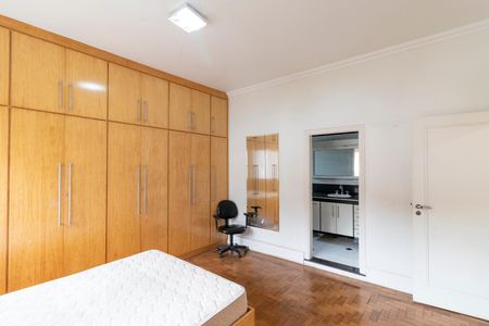 Casa para alugar com 360m², 4 quartos e 4 vagas Casa para alugar com 360m², 4 quartos e 4 vagasSuíte 3