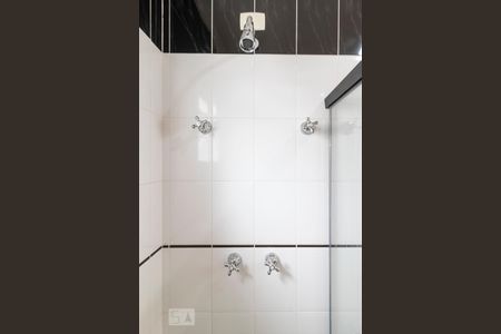 Casa para alugar com 360m², 4 quartos e 4 vagas Casa para alugar com 360m², 4 quartos e 4 vagasChuveiro