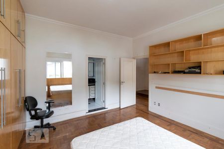 Casa para alugar com 360m², 4 quartos e 4 vagas Casa para alugar com 360m², 4 quartos e 4 vagasSuíte 3