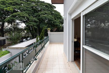 Casa para alugar com 360m², 4 quartos e 4 vagas Casa para alugar com 360m², 4 quartos e 4 vagasSacada Suíte 1