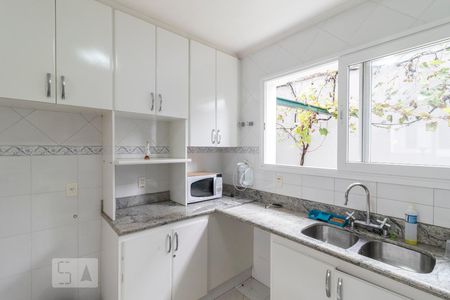 Casa para alugar com 360m², 4 quartos e 4 vagas Casa para alugar com 360m², 4 quartos e 4 vagasCozinha