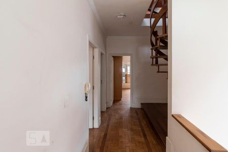 Casa para alugar com 360m², 4 quartos e 4 vagas Casa para alugar com 360m², 4 quartos e 4 vagasCorredor Segundo Piso