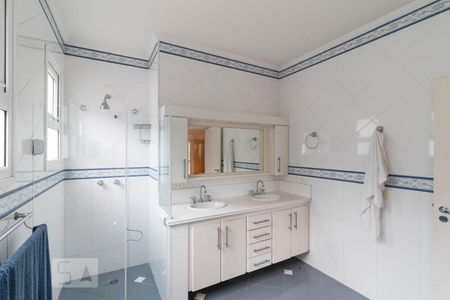 Casa para alugar com 360m², 4 quartos e 4 vagas Casa para alugar com 360m², 4 quartos e 4 vagasBanheiro Suíte 1