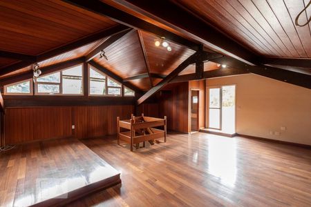 Casa para alugar com 360m², 4 quartos e 4 vagas Casa para alugar com 360m², 4 quartos e 4 vagasSala Terceiro Andar