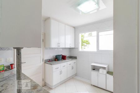 Casa para alugar com 360m², 4 quartos e 4 vagas Casa para alugar com 360m², 4 quartos e 4 vagasCozinha